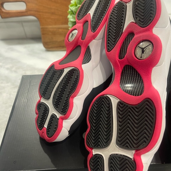 Air Jordan Retro 13 in White, Pink and Black. Like new condition! - Picture 4 of 9